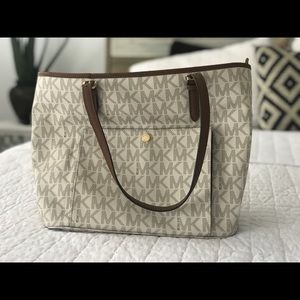 Michael Kors classic tote